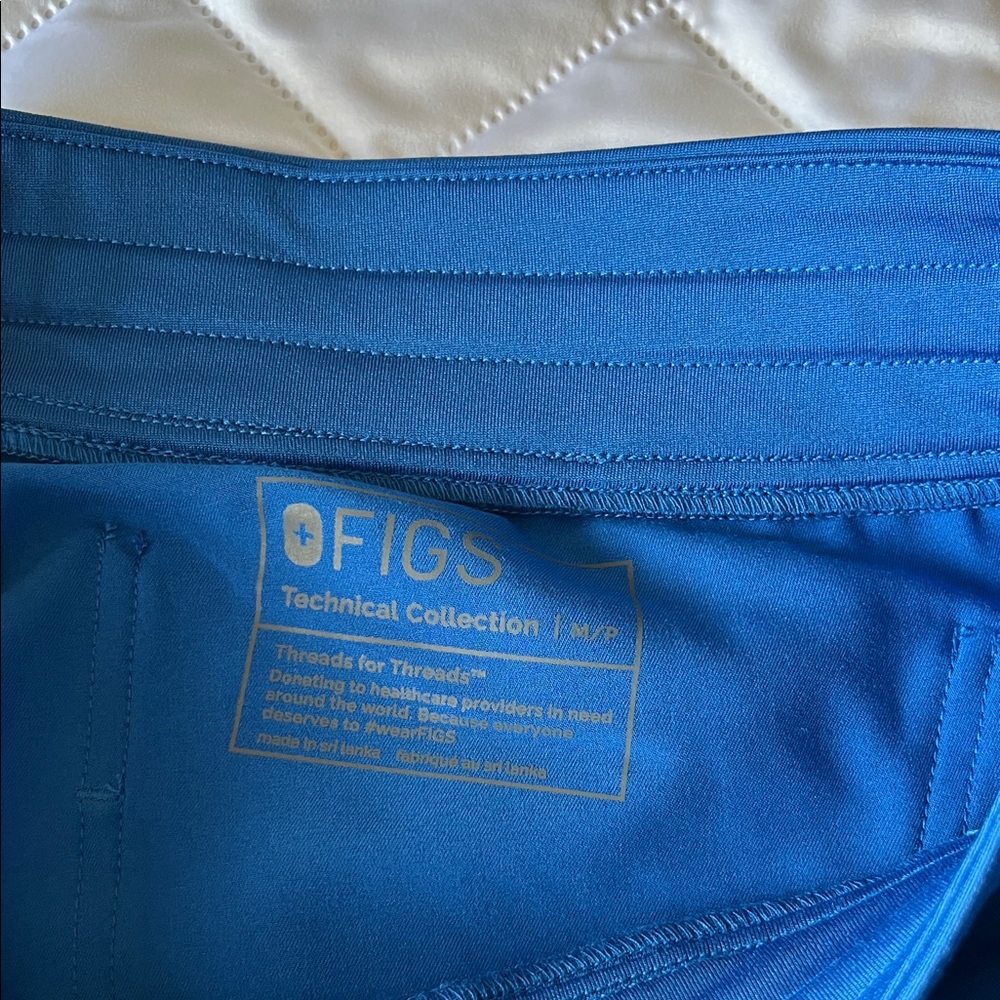 Figs Scrub Top in Bright Blue